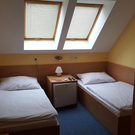 Lehar Panzio Bed & Breakfast Komárno Exterior foto