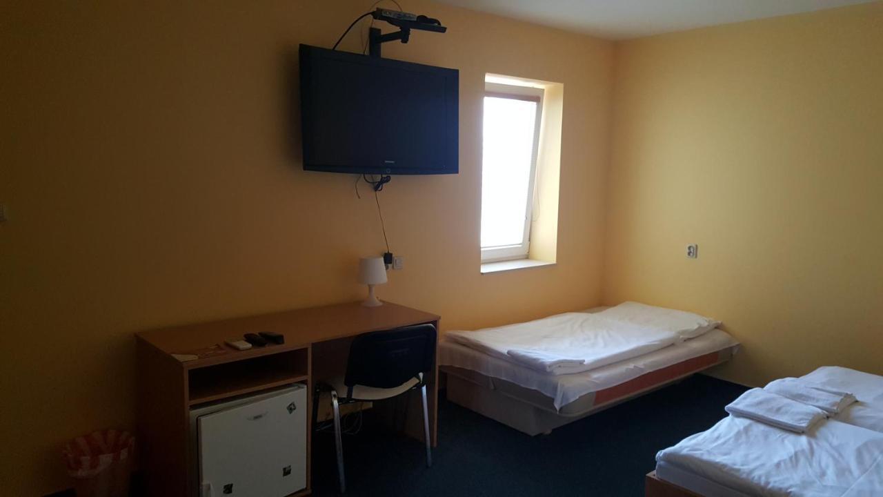 Lehar Panzio Bed & Breakfast Komárno Exterior foto